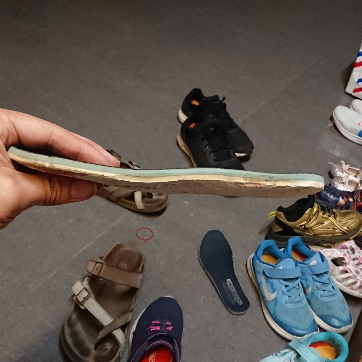 肥編我又來偷看別人的鞋了，這次...