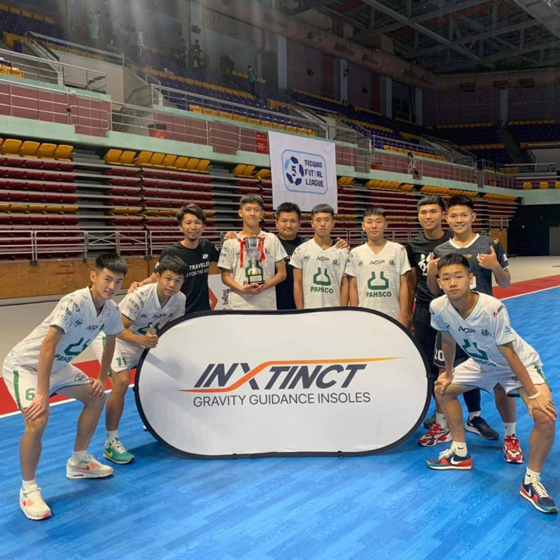 去年的企業五人制聯賽，恭喜旅人足球俱樂部取得亞軍的好成績