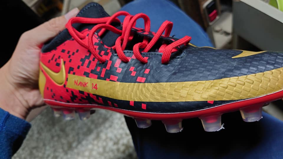 低足弓使用者分享推薦足球鞋改釘